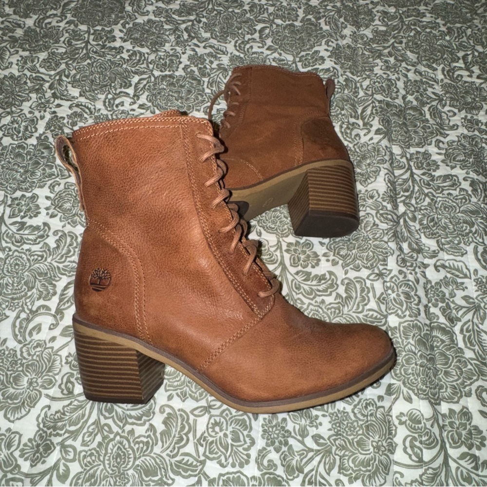 Timberland cognac leather chunky heeled boots!